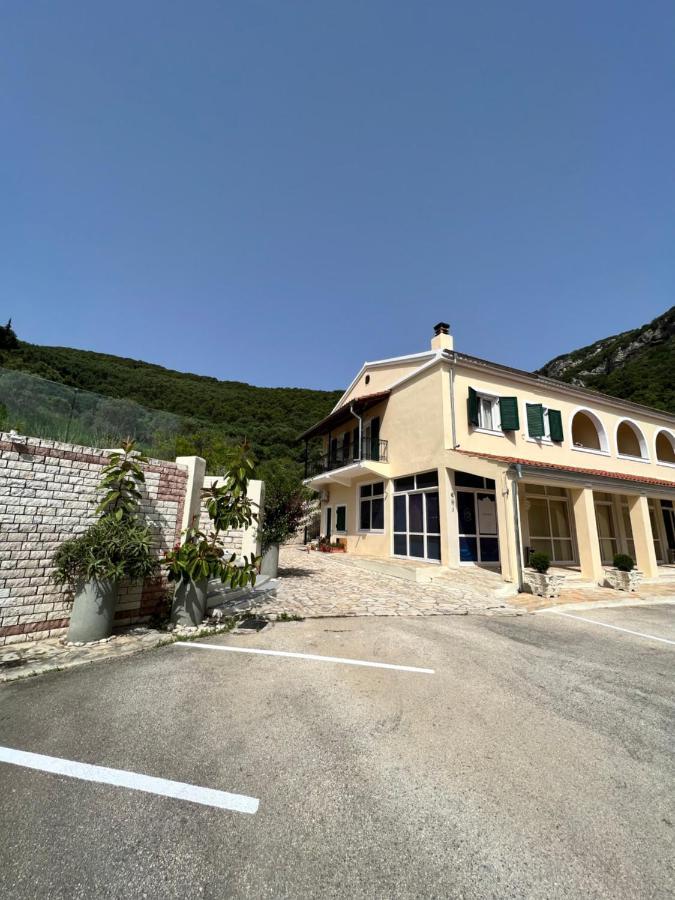 Lithino Apartments - 5Min From The Beach Agios Ioannis Peristerion Exterior foto
