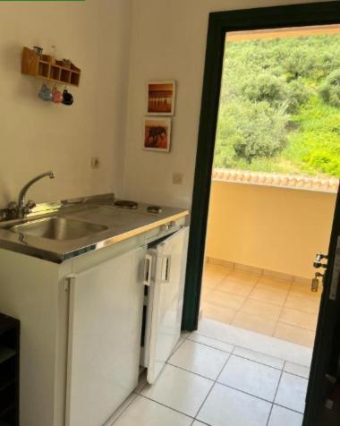 Lithino Apartments - 5Min From The Beach Agios Ioannis Peristerion Exterior foto